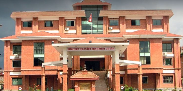 इन्जिनियर २८ लाख घुससहित पक्राउ