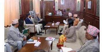 बालुवाटारमा प्रधानमन्त्री र निर्वाचन आयोग पदाधिकारीबीच छलफल