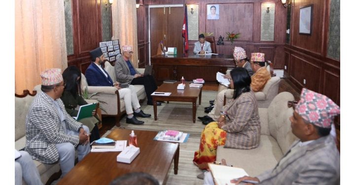 बालुवाटारमा प्रधानमन्त्री र निर्वाचन आयोग पदाधिकारीबीच छलफल