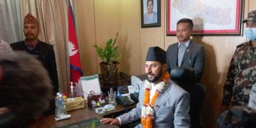 एमाले सांसद महतोलाई पक्राउ गर्न गृहमन्त्री लामिछानेकाे निर्देशन