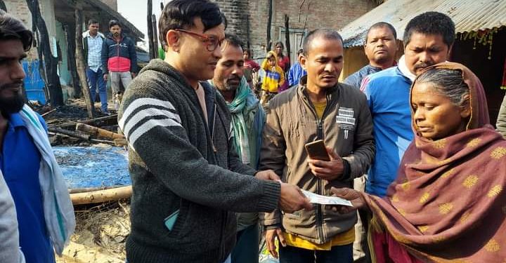 नगर प्रमुखद्वारा पीडित परिवारलाई सहयोग