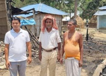 अध्यक्ष यादवद्धारा आगलागी पीडितलाई सहयोग