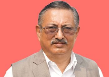 पूर्वगृहमन्त्री सहित स्वकीय सचिव पक्राउ