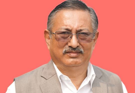 पूर्वगृहमन्त्री सहित स्वकीय सचिव पक्राउ