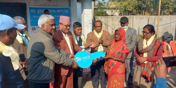 विपन्न घर परिवारलाई निर्माणाधीन सुरक्षित घर हस्तान्तरण