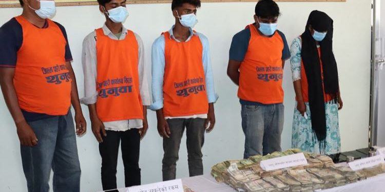 सिरहा: ७१लाख नगद लागूऔषधसहित ५ जना पक्राउ